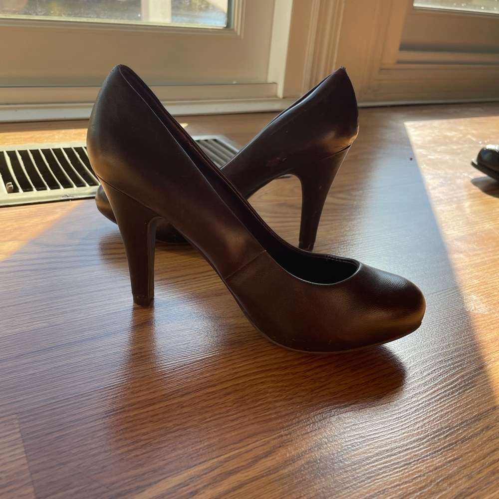 Dark purple eggplant color Steve Madden heels very comfortable size 6